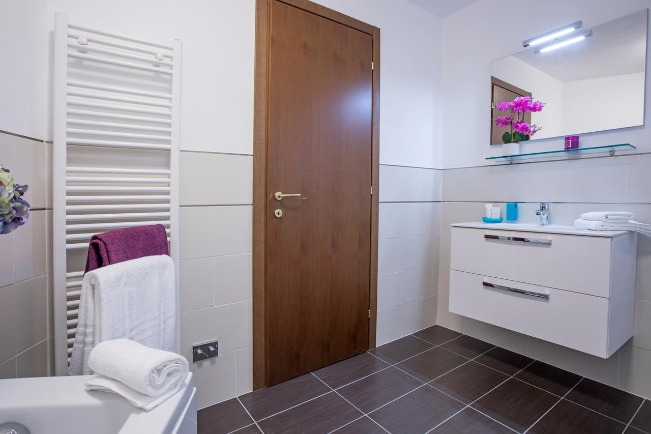 Ossuccio Grande C Home With Pool Sleeps 12 By Italian Apartments Комо Екстериор снимка