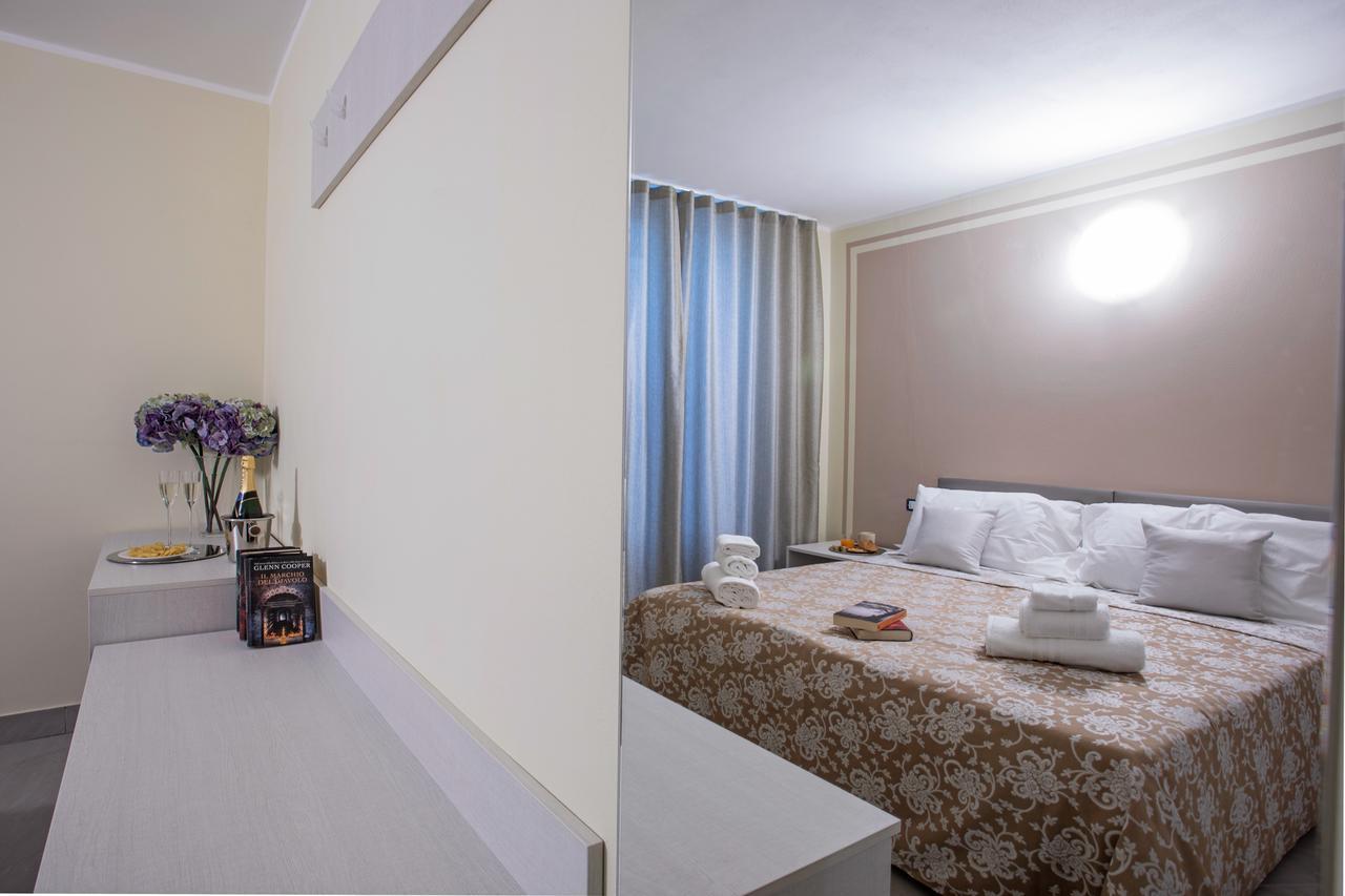Ossuccio Grande C Home With Pool Sleeps 12 By Italian Apartments Комо Екстериор снимка